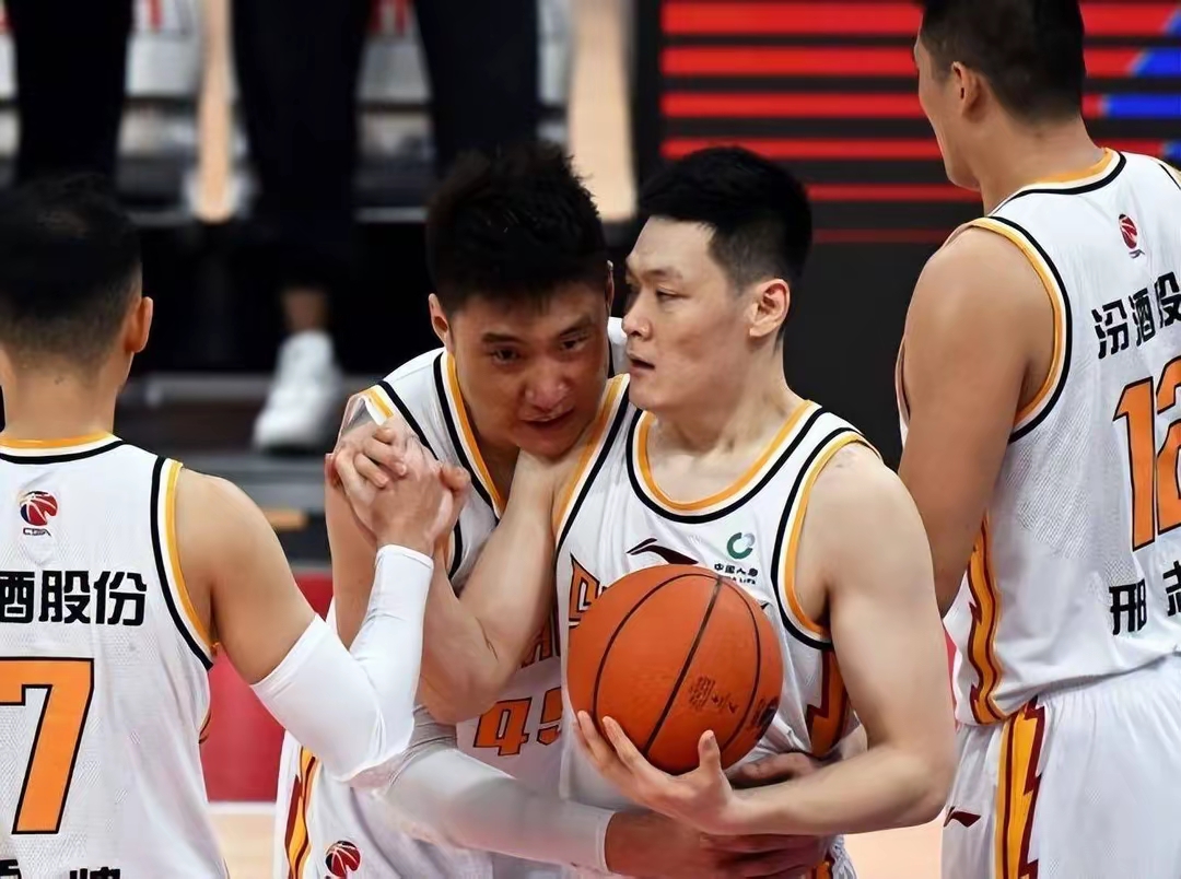 包含清晨新疆广汇备战CBA常规赛切尔西围绕荷甲内部沟通,网友:广厦男篮造点机会备战社区盾的词条金年会共享联赛